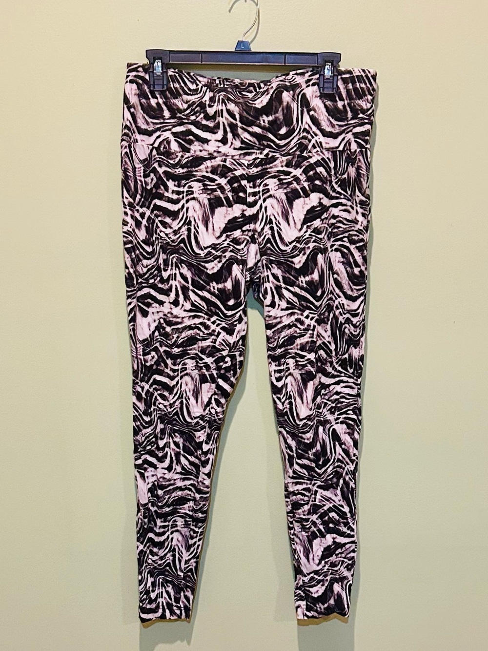 Womens Black and White Marble Print Leggings